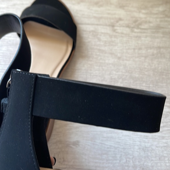 Black Low Heel Sandal - Picture 10 of 12